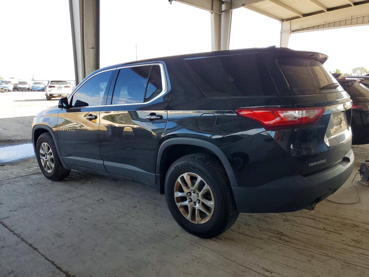 2020 CHEVROLET TRAVERSE LS photo 3