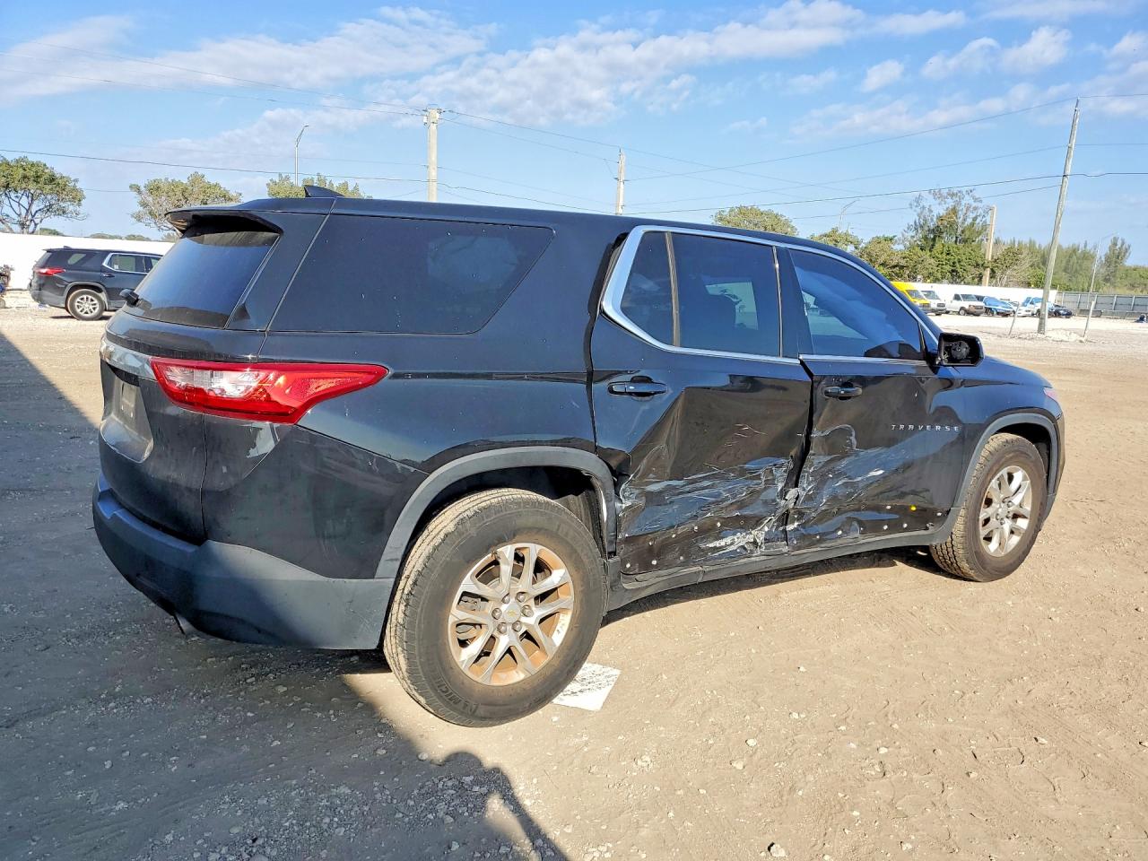 2020 CHEVROLET TRAVERSE LS photo 5