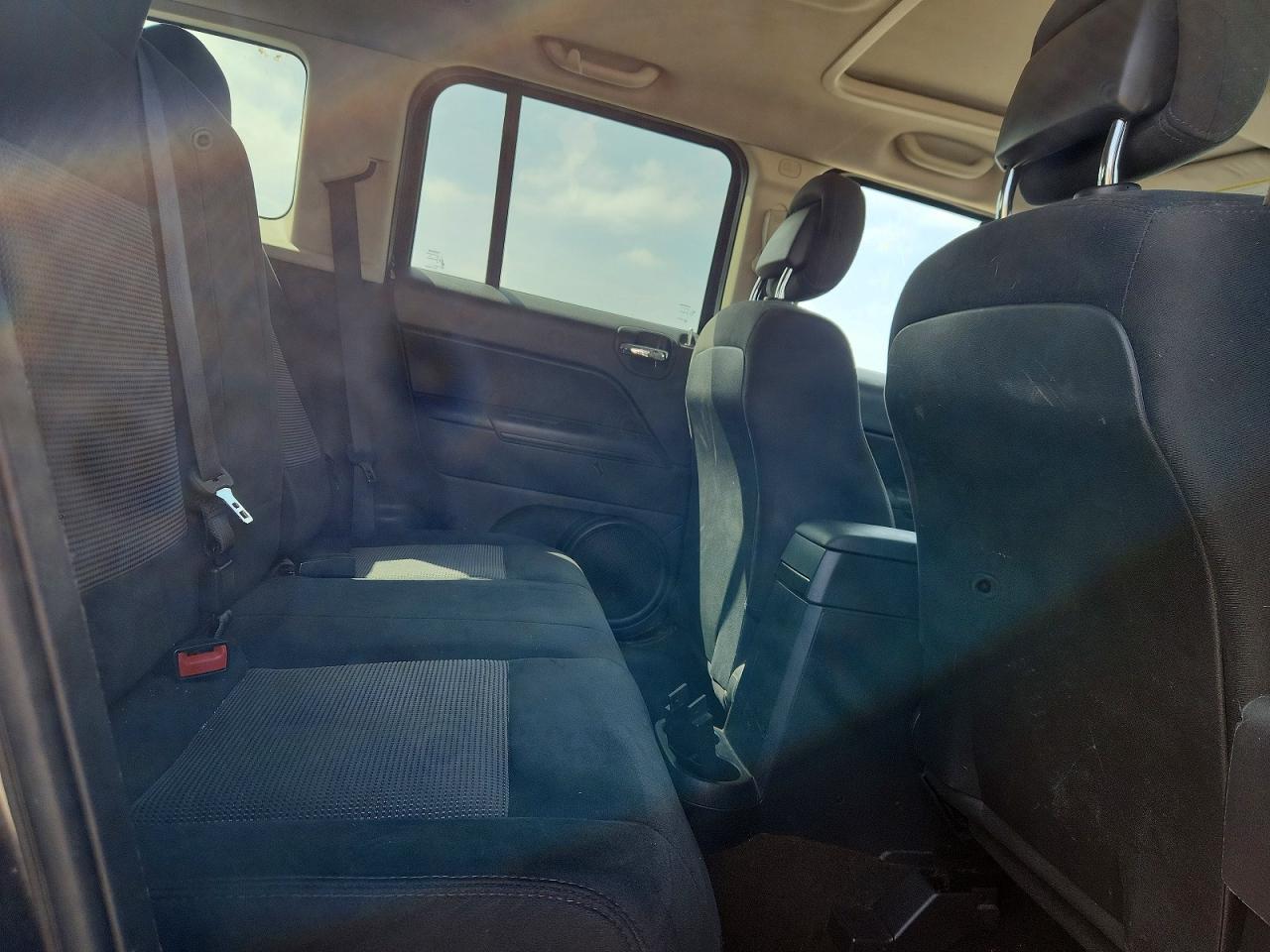 2015 JEEP PATRIOT photo 31