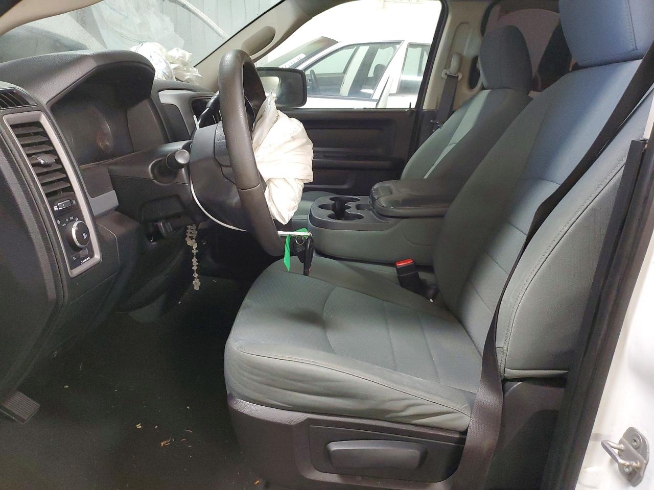 2014 RAM 1500 ST photo 7