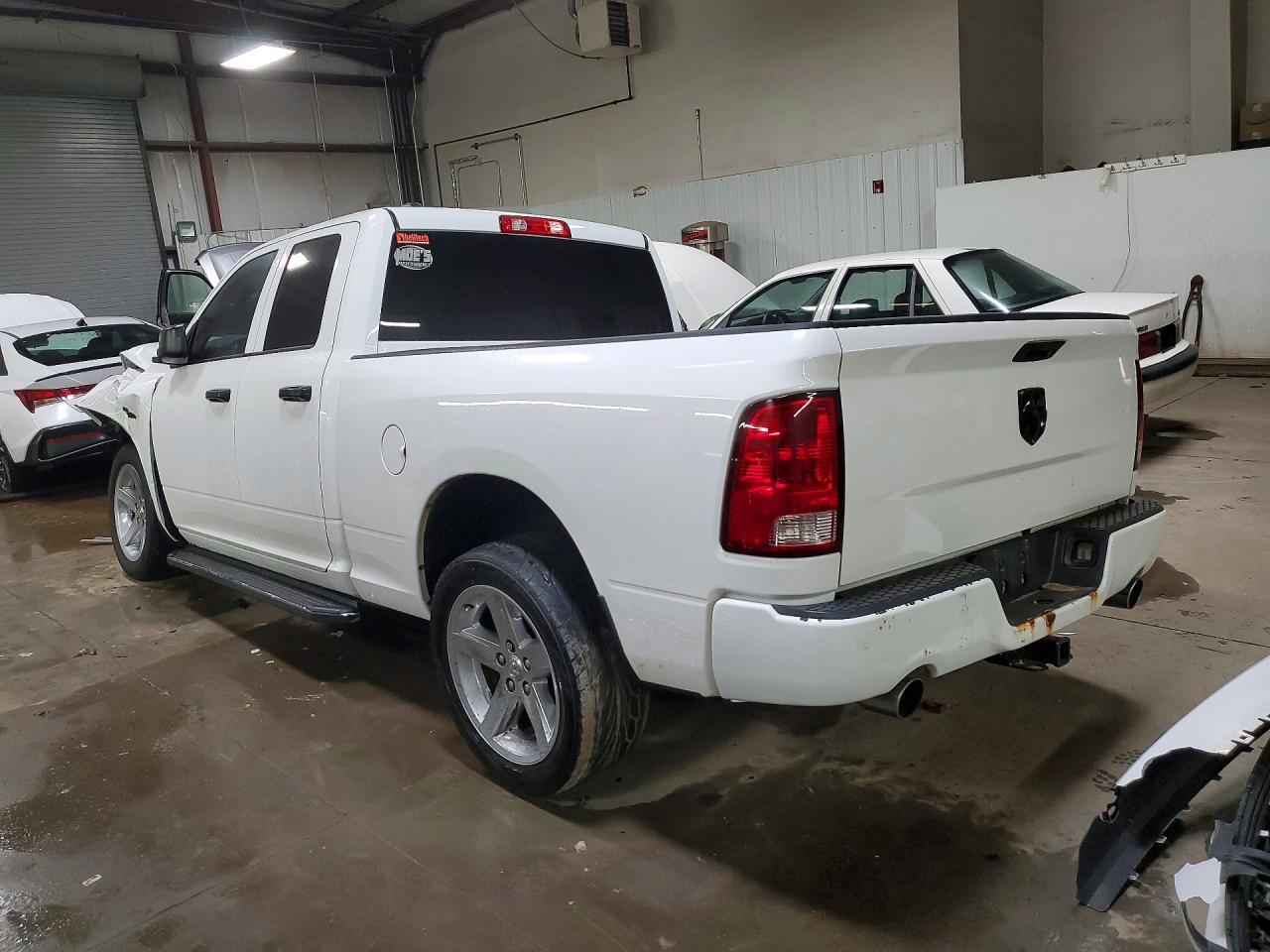 2014 RAM 1500 ST photo 2