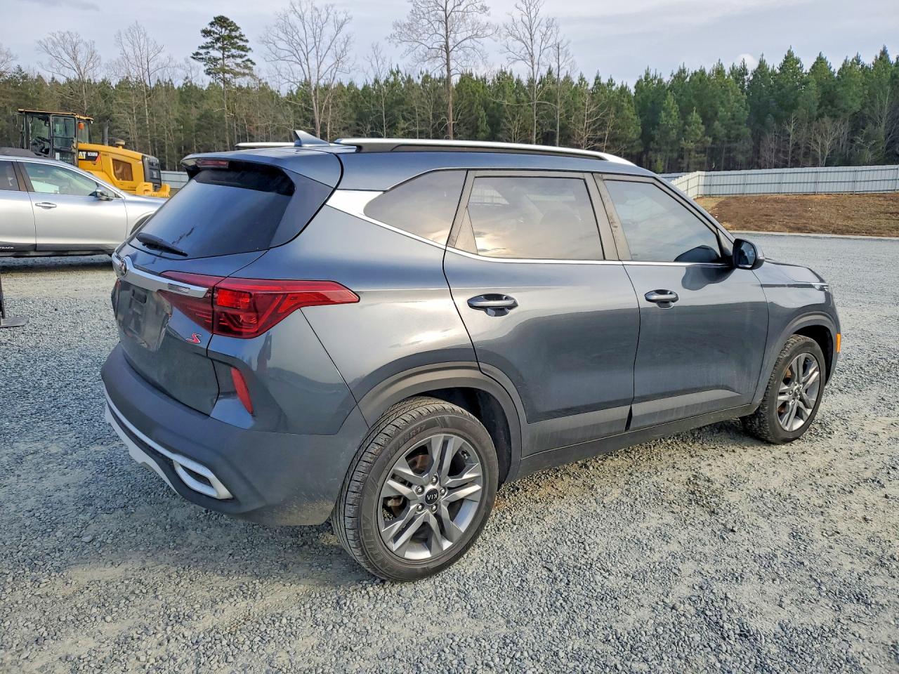 2021 KIA SELTOS S photo 3