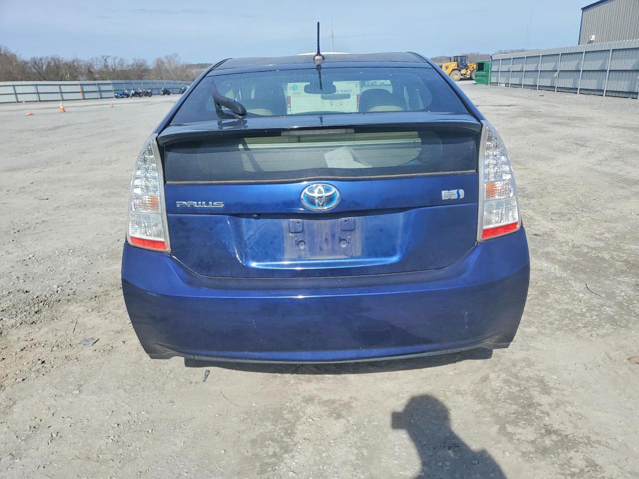 2014 TOYOTA PRIUS photo 11
