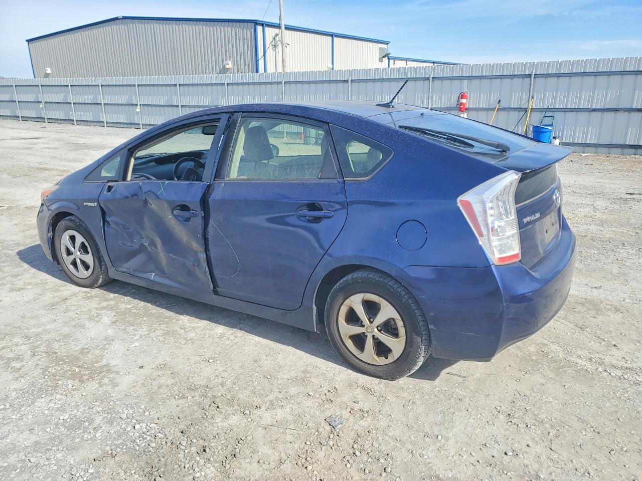 2014 TOYOTA PRIUS photo 3
