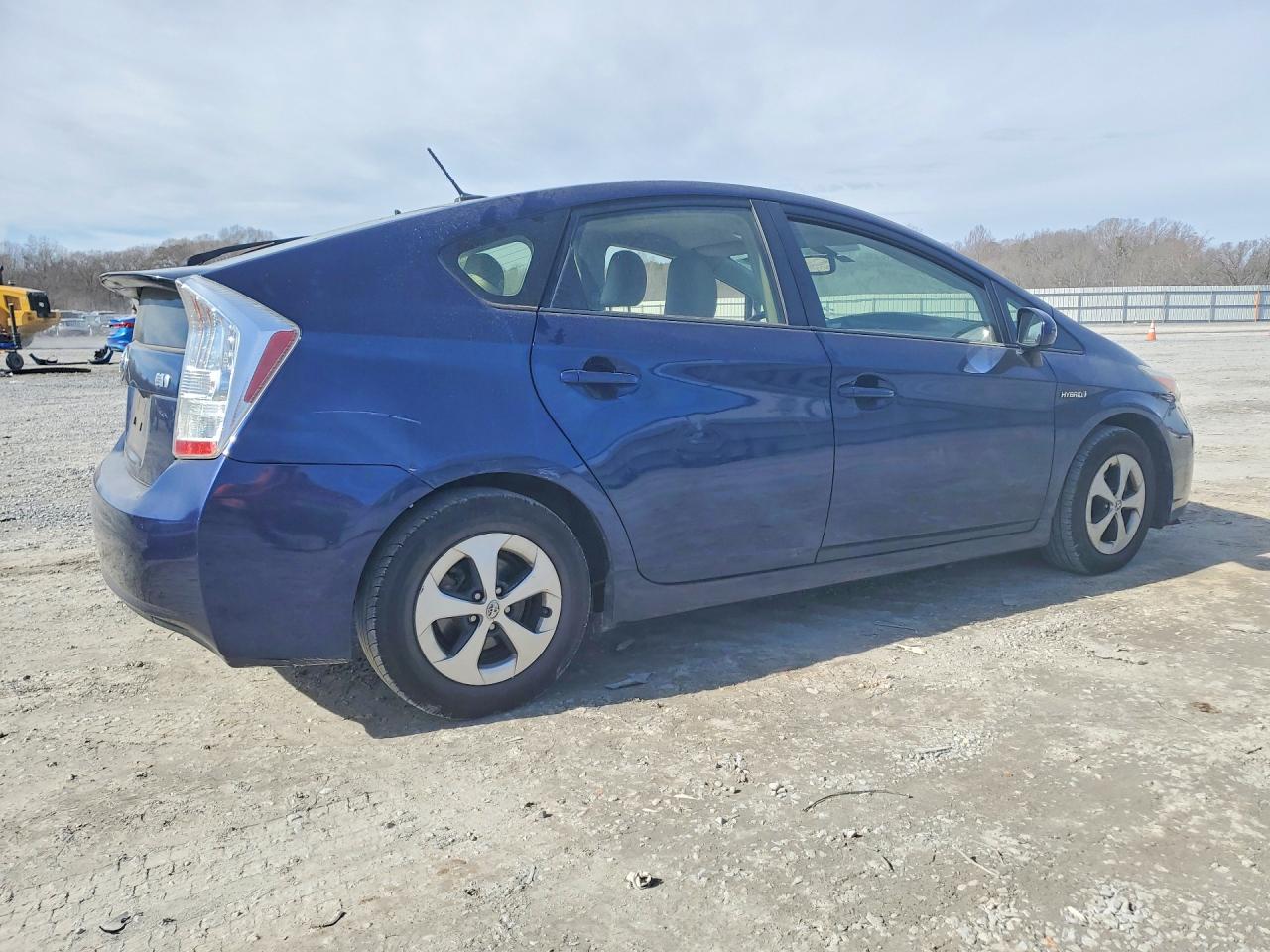 2014 TOYOTA PRIUS photo 5