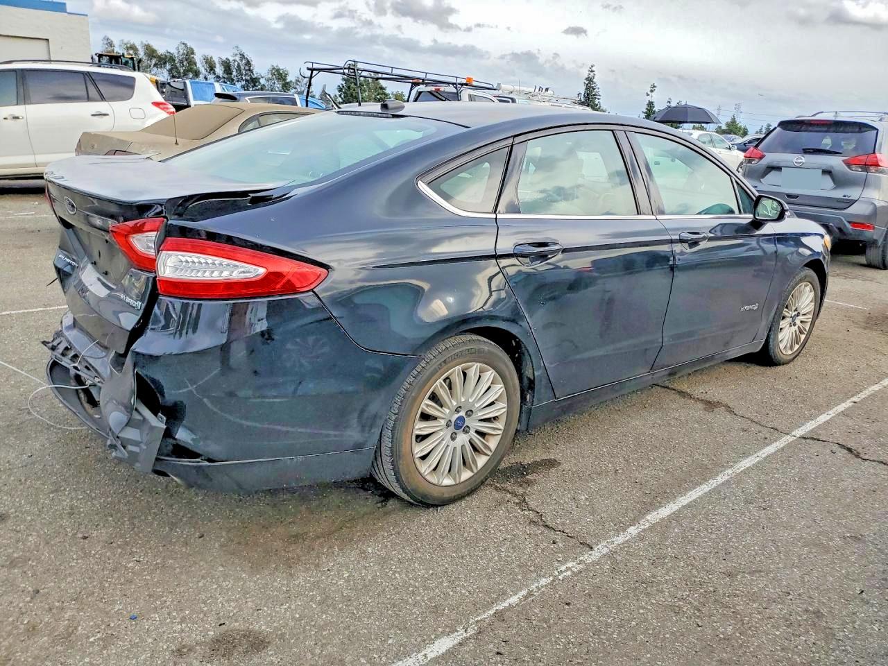 2016 FORD FUSION SE HYBRID photo 3