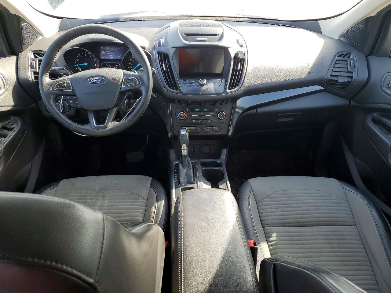 2017 FORD ESCAPE SE photo 8