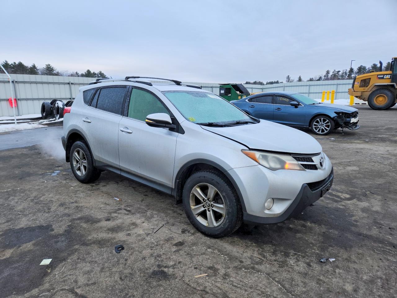 2015 TOYOTA RAV4 XLE photo 4