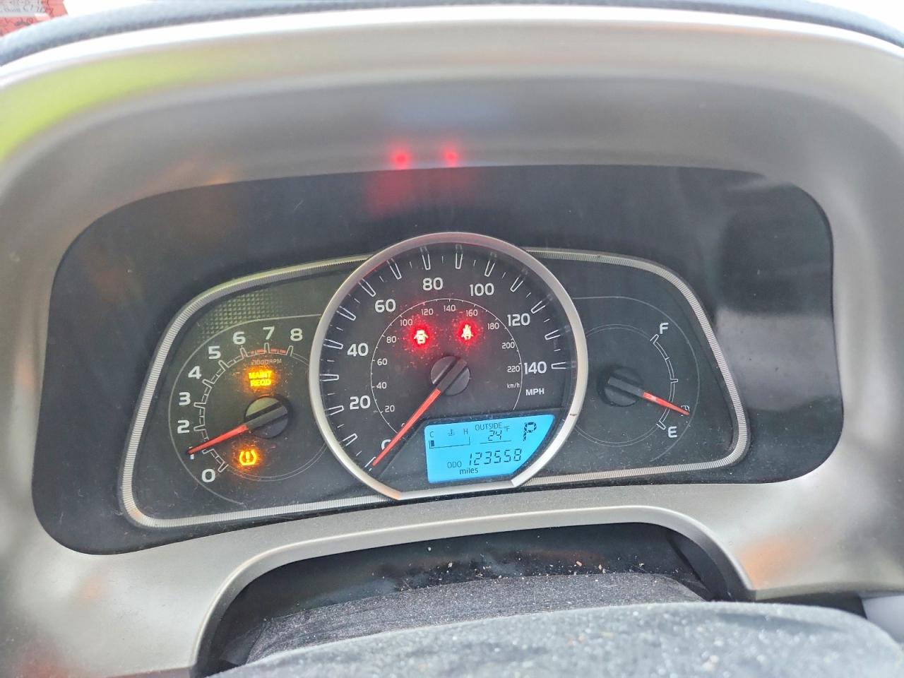 2015 TOYOTA RAV4 XLE photo 9