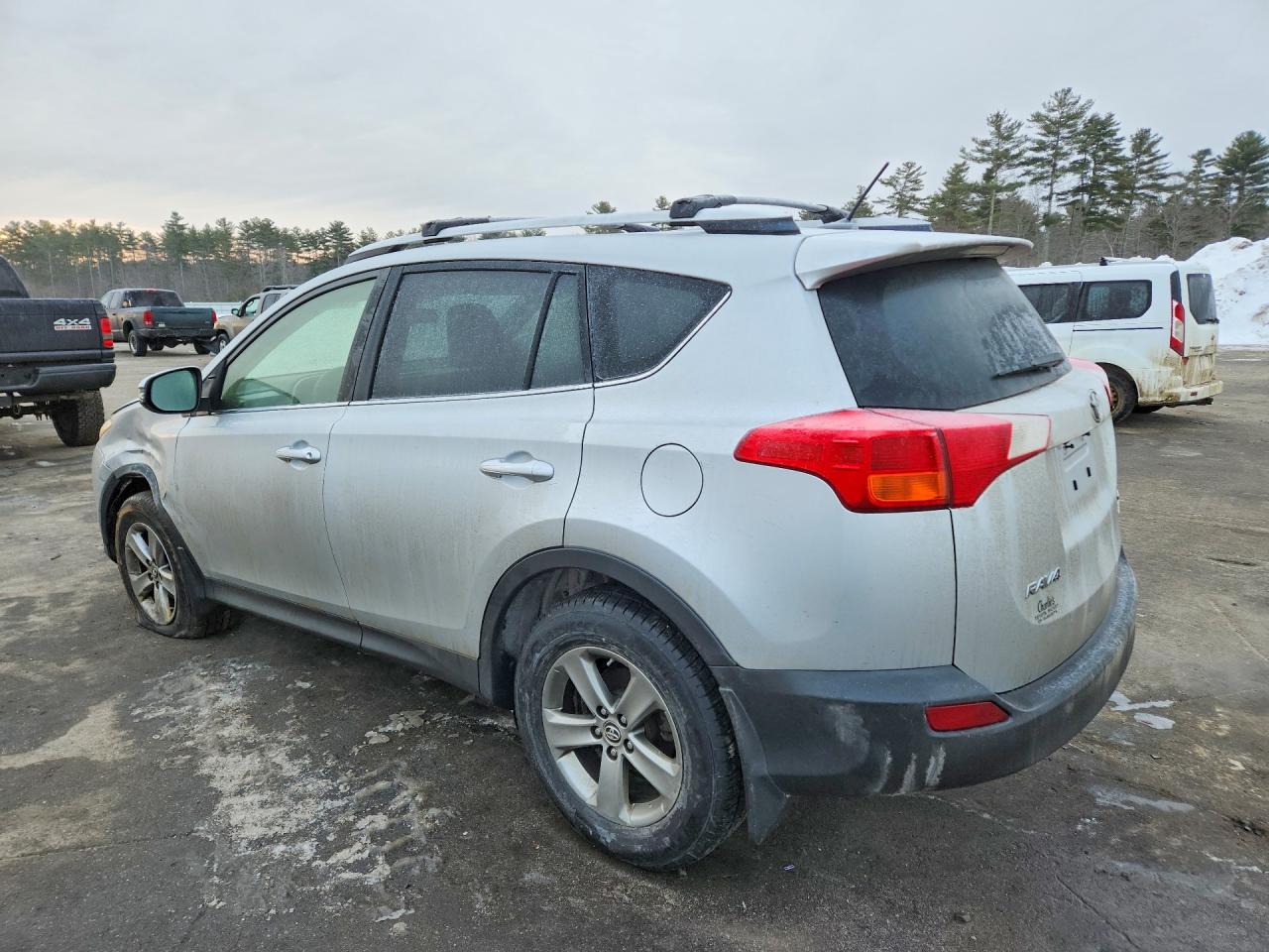 2015 TOYOTA RAV4 XLE photo 2