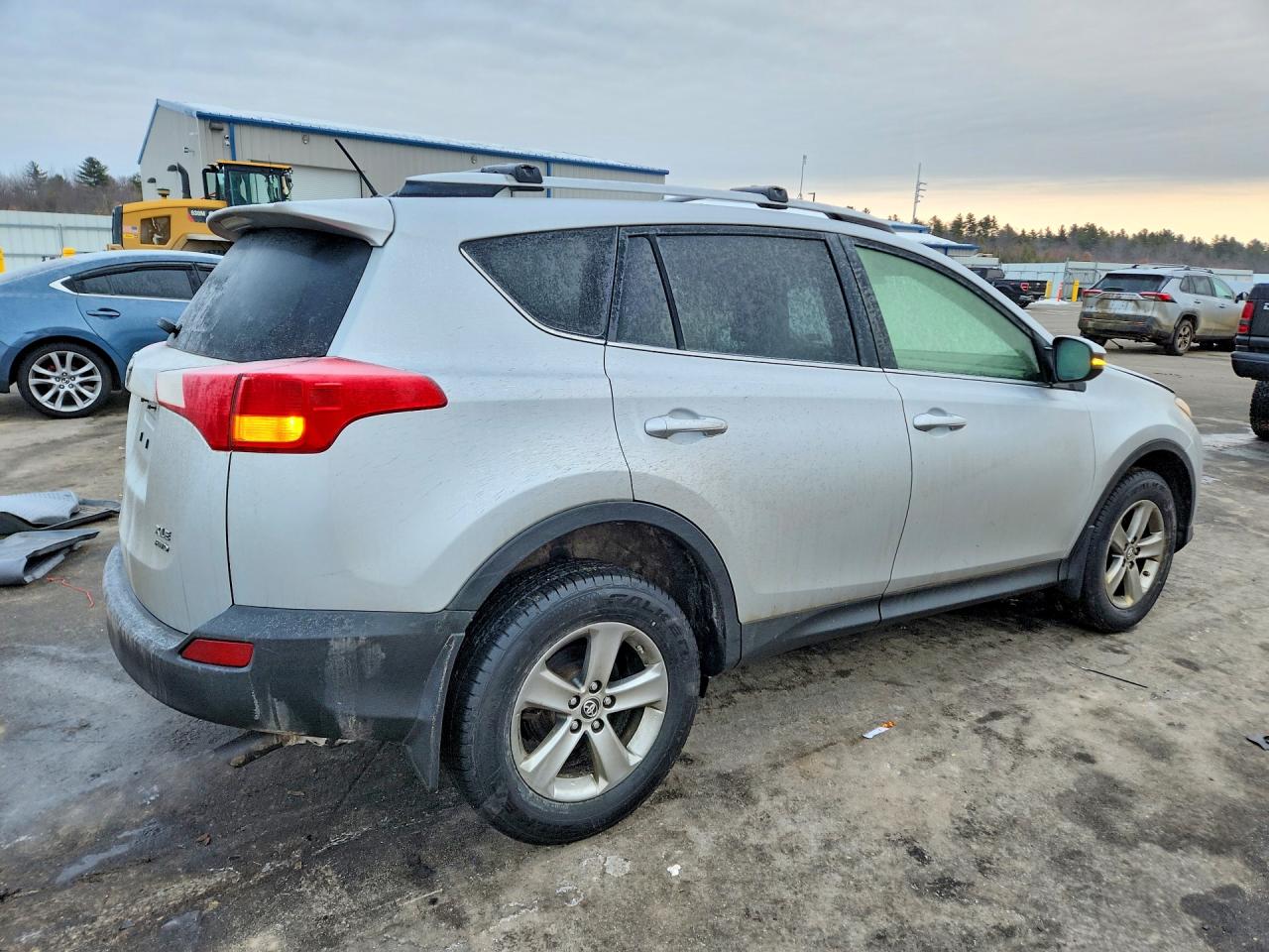 2015 TOYOTA RAV4 XLE photo 3