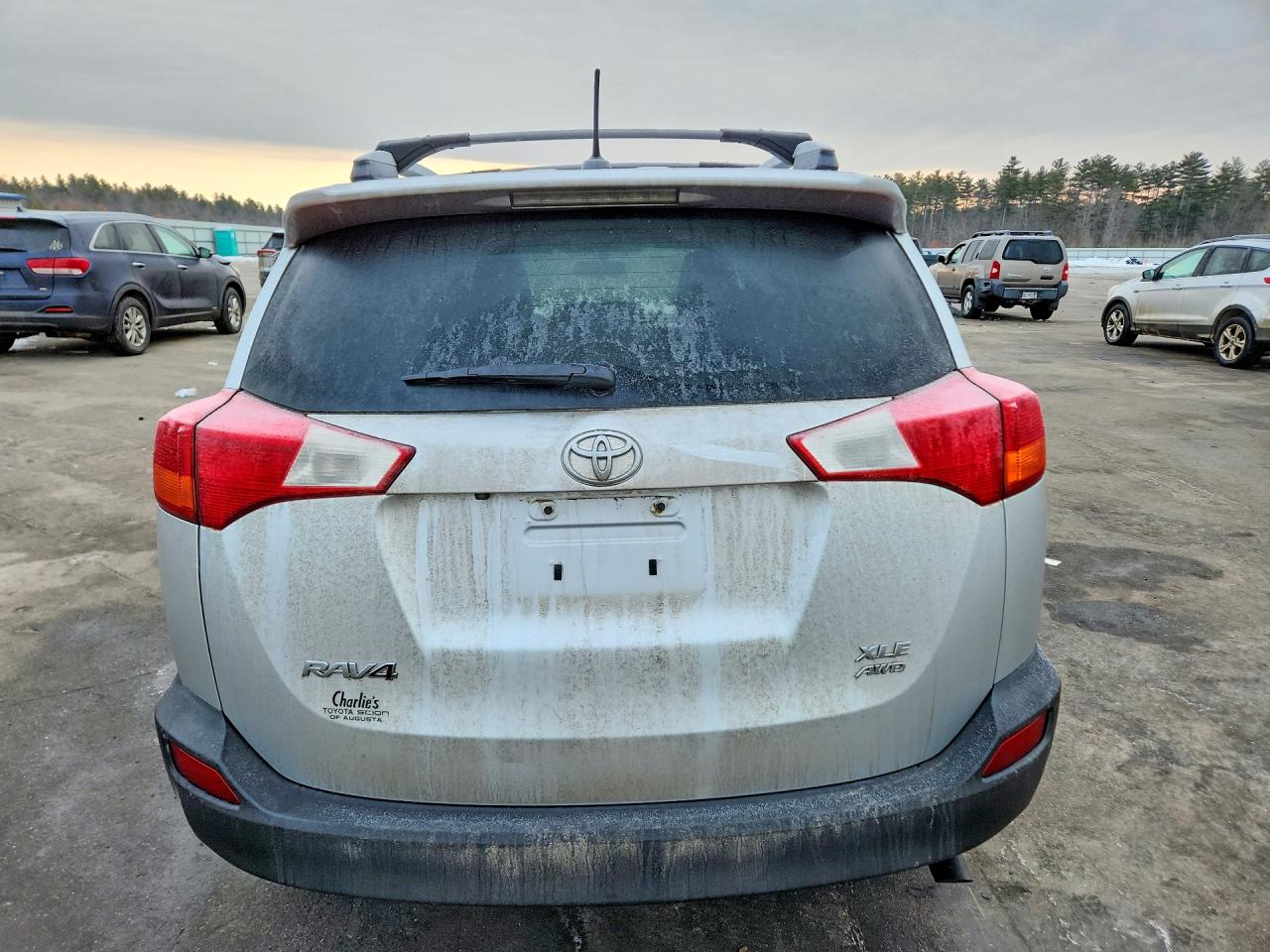 2015 TOYOTA RAV4 XLE photo 6