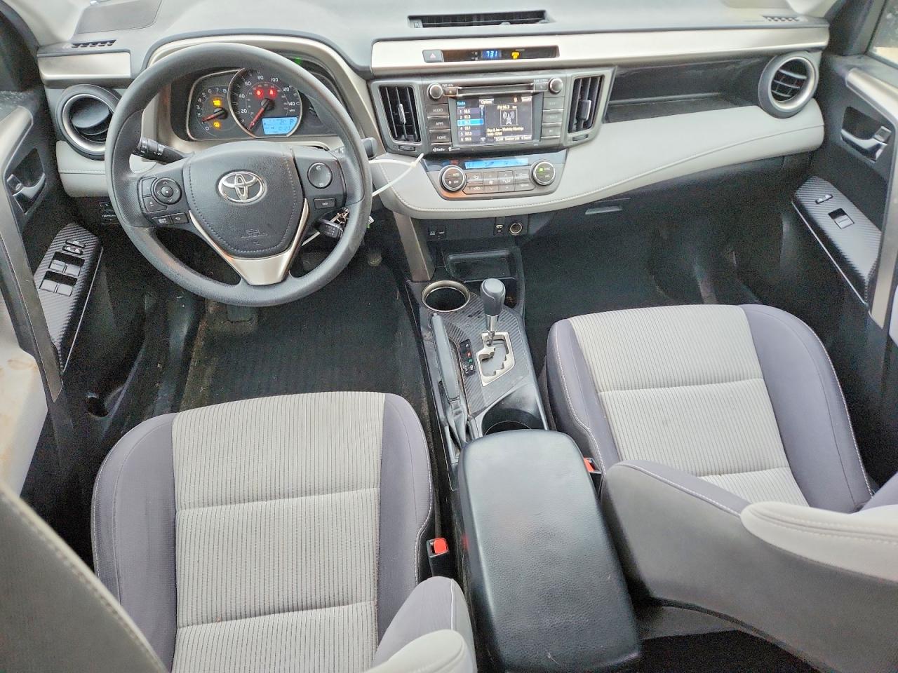 2015 TOYOTA RAV4 XLE photo 8