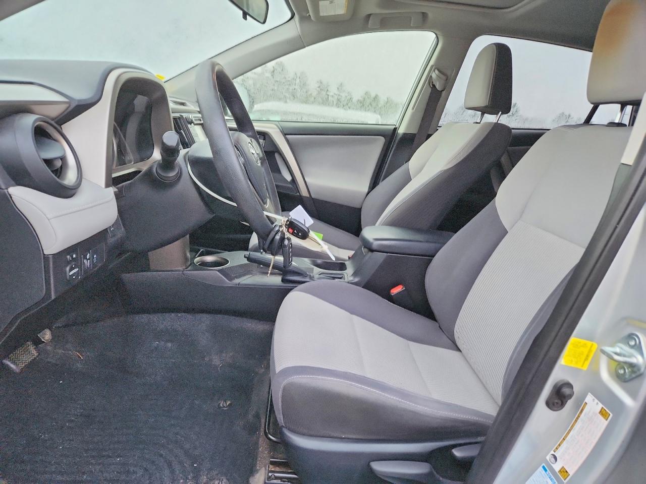 2015 TOYOTA RAV4 XLE photo 7