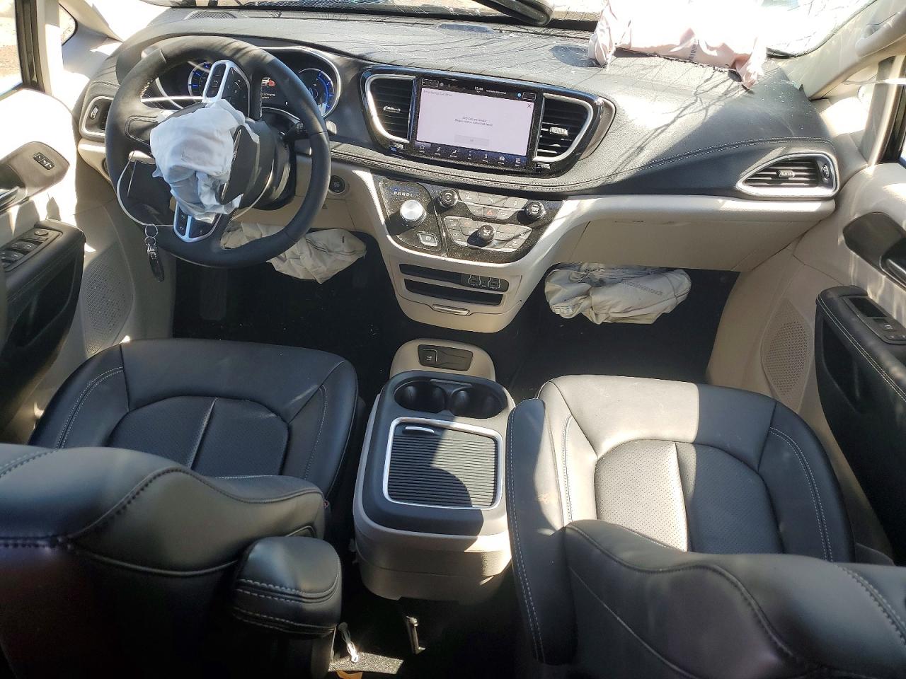 2024 CHRYSLER PACIFICA HYBRID SELECT photo 8