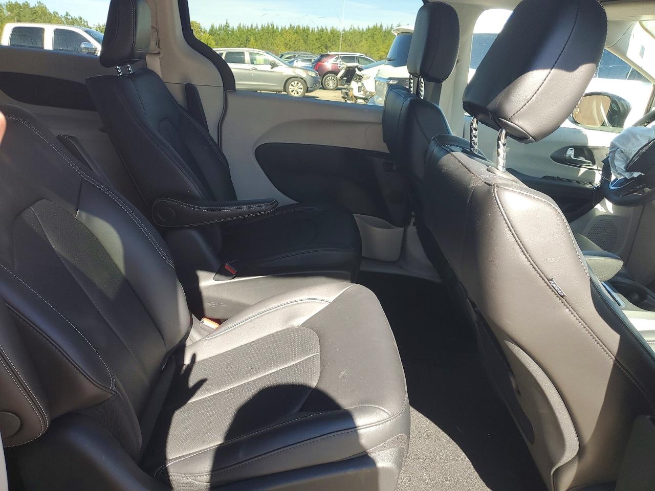 2024 CHRYSLER PACIFICA HYBRID SELECT photo 10