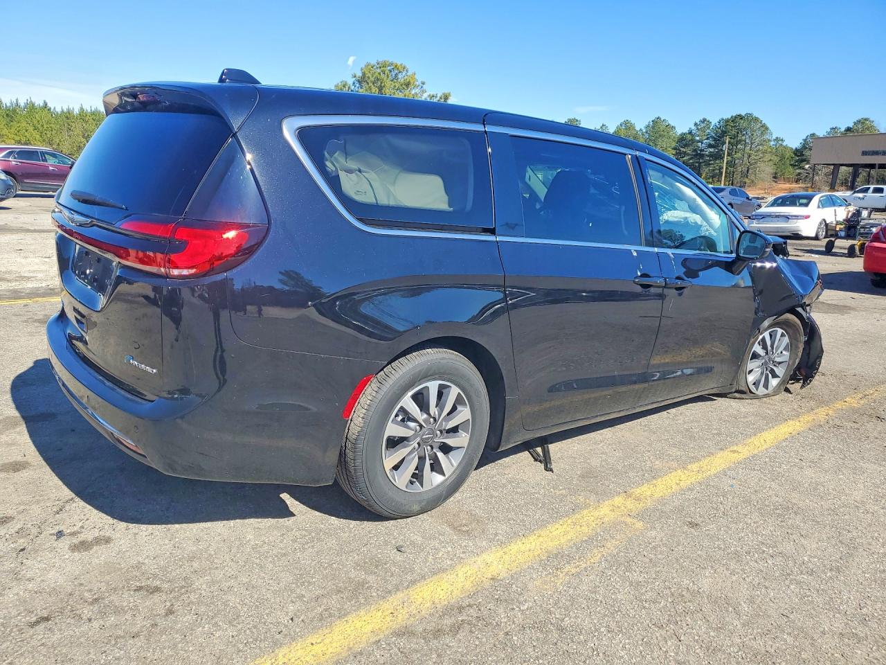 2024 CHRYSLER PACIFICA HYBRID SELECT photo 3