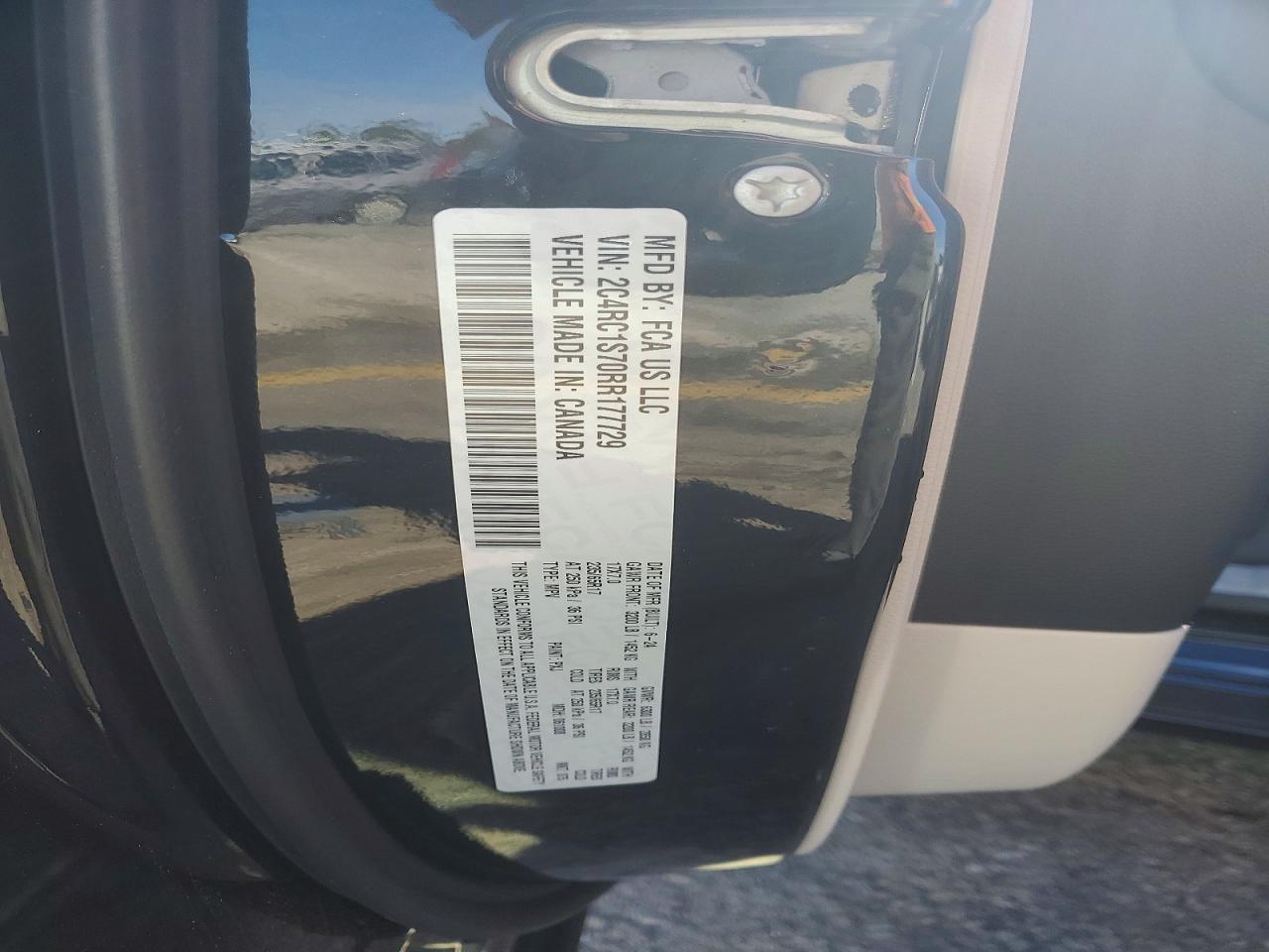2024 CHRYSLER PACIFICA HYBRID SELECT photo 12