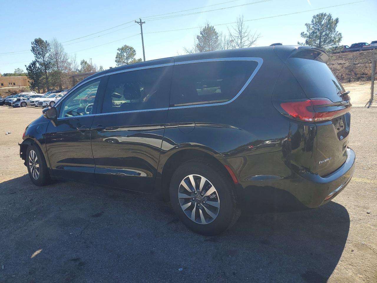2024 CHRYSLER PACIFICA HYBRID SELECT photo 2
