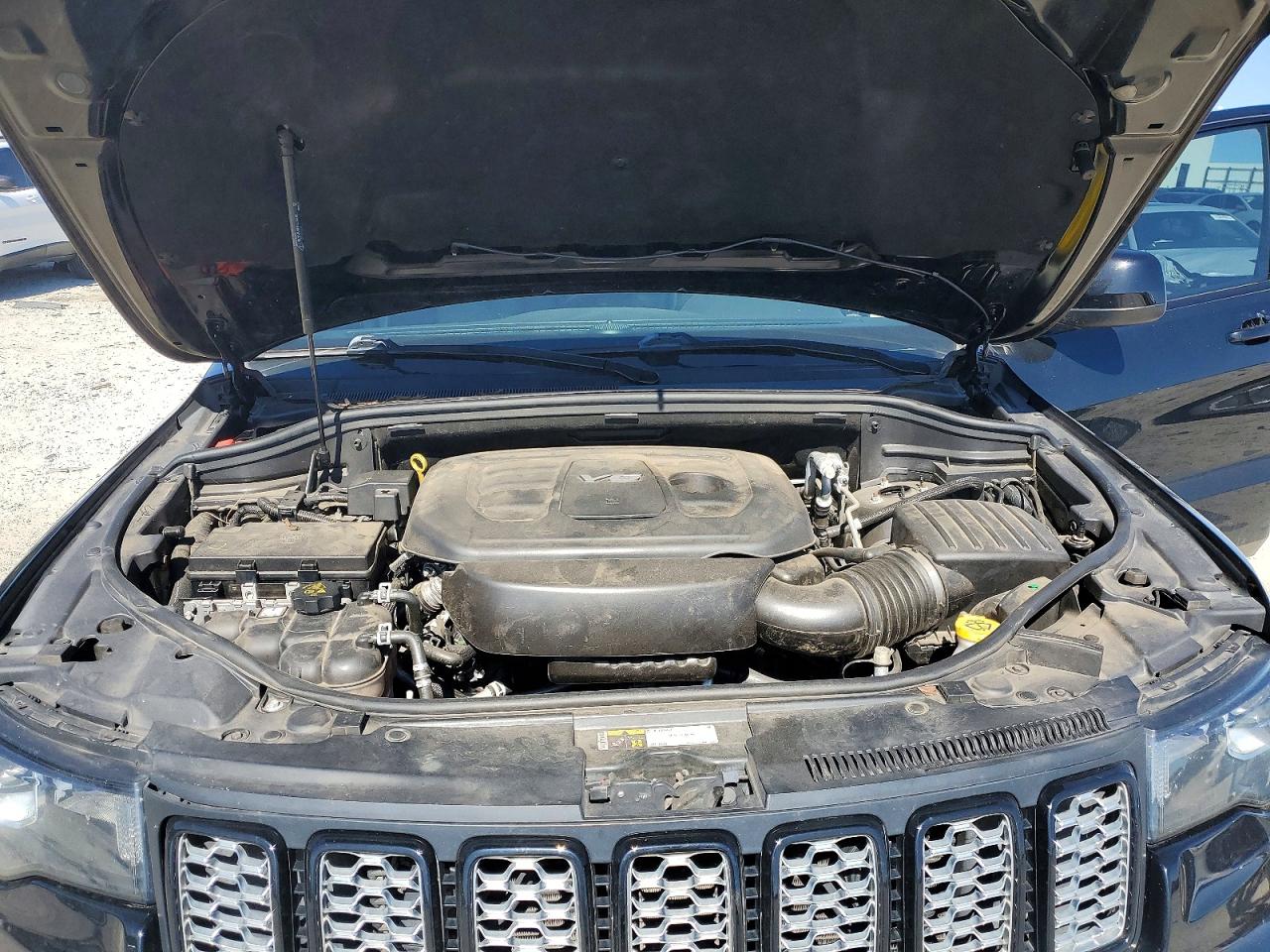2019 JEEP GRAND CHEROKEE LAREDO photo 21