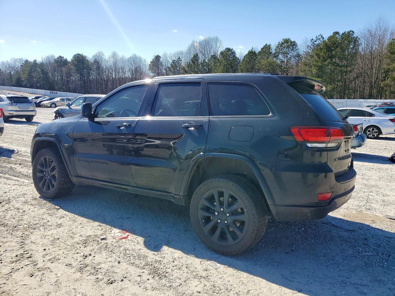 2019 JEEP GRAND CHEROKEE LAREDO photo 3