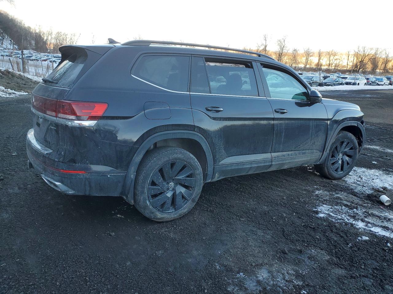 2024 VOLKSWAGEN ATLAS SE photo 3