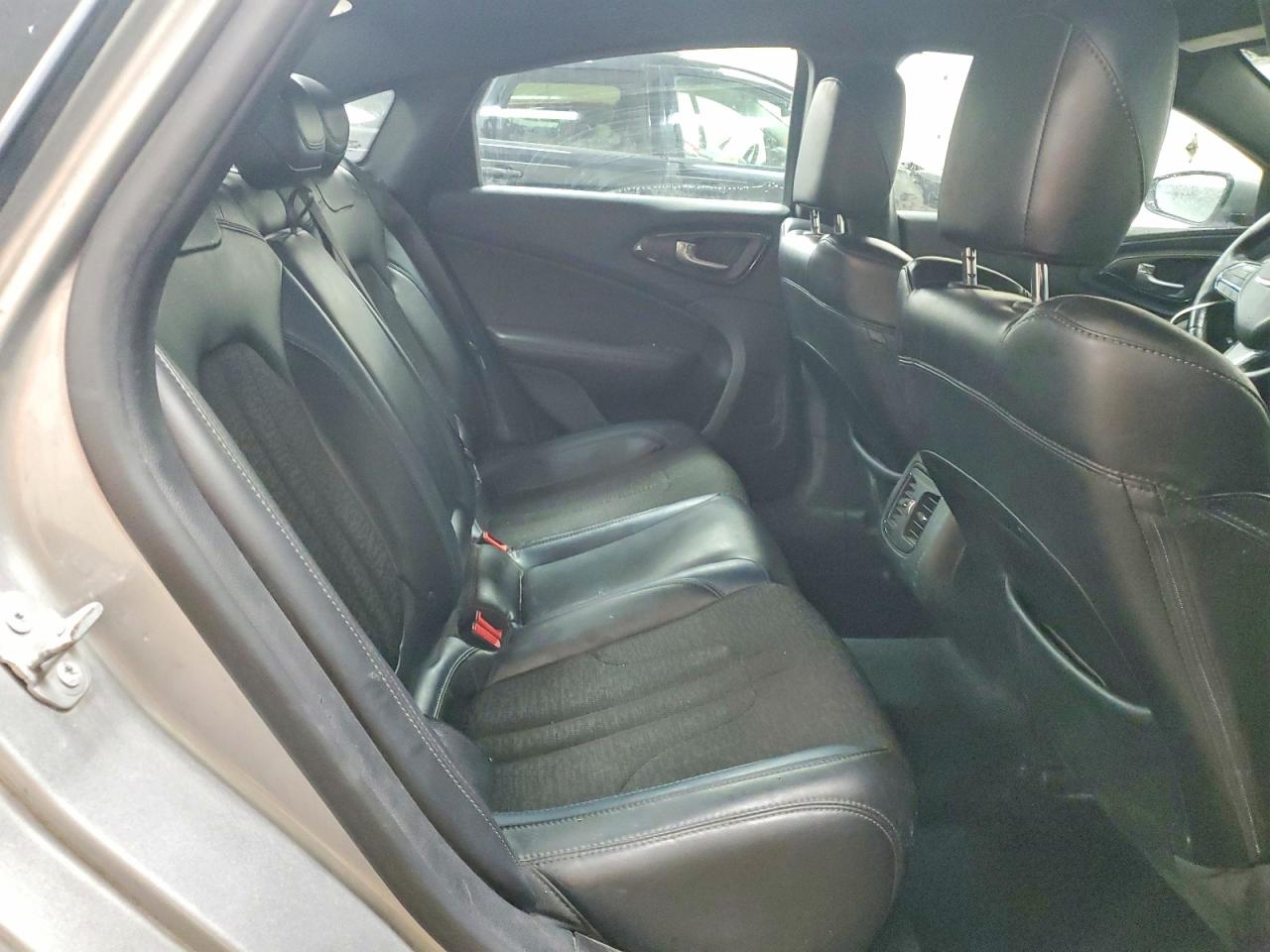 2015 CHRYSLER 200 S photo 10