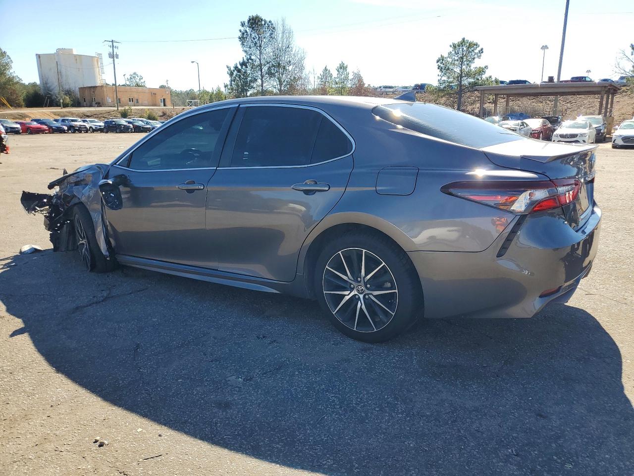 2022 TOYOTA CAMRY SE photo 2
