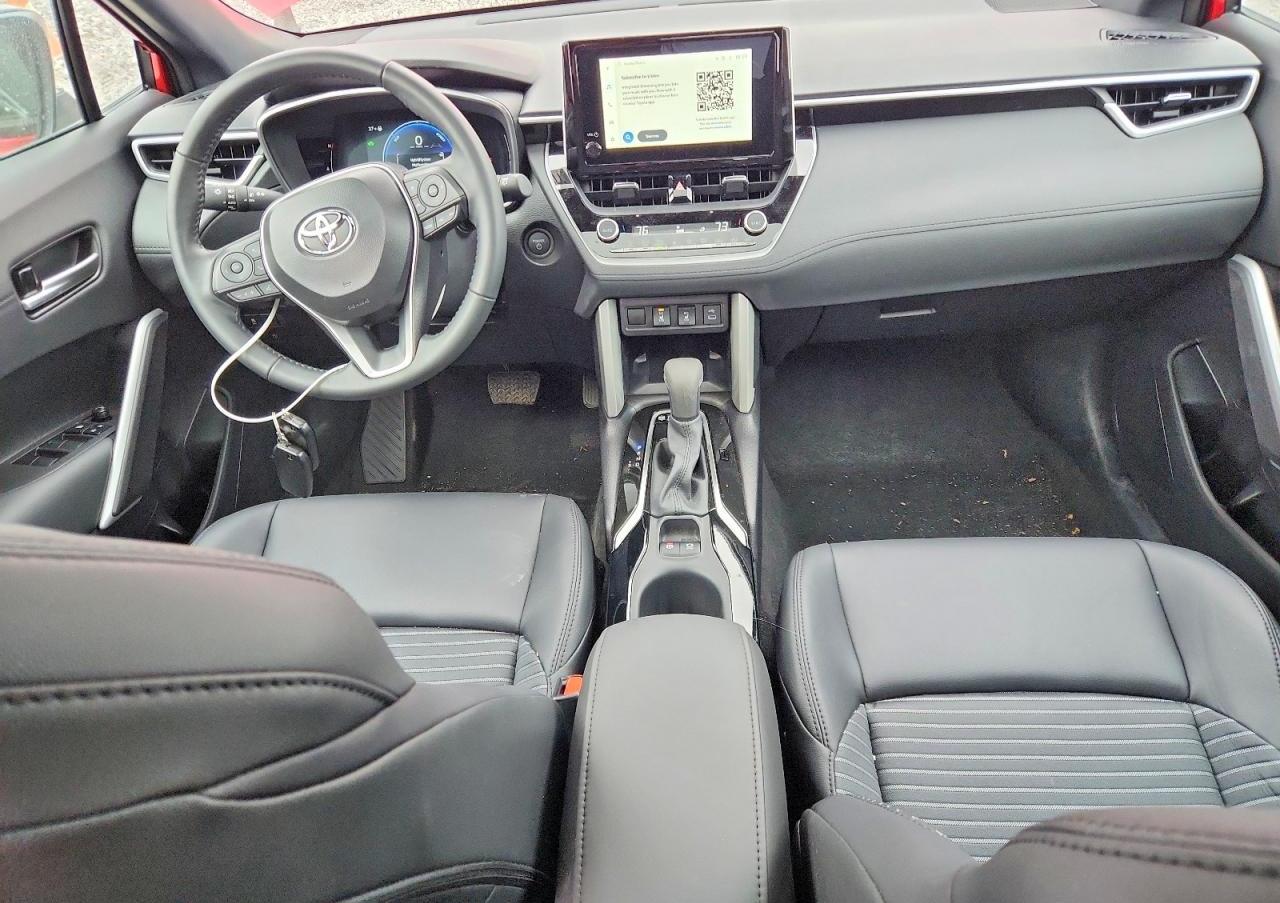 2025 TOYOTA COROLLA CROSS SE photo 8