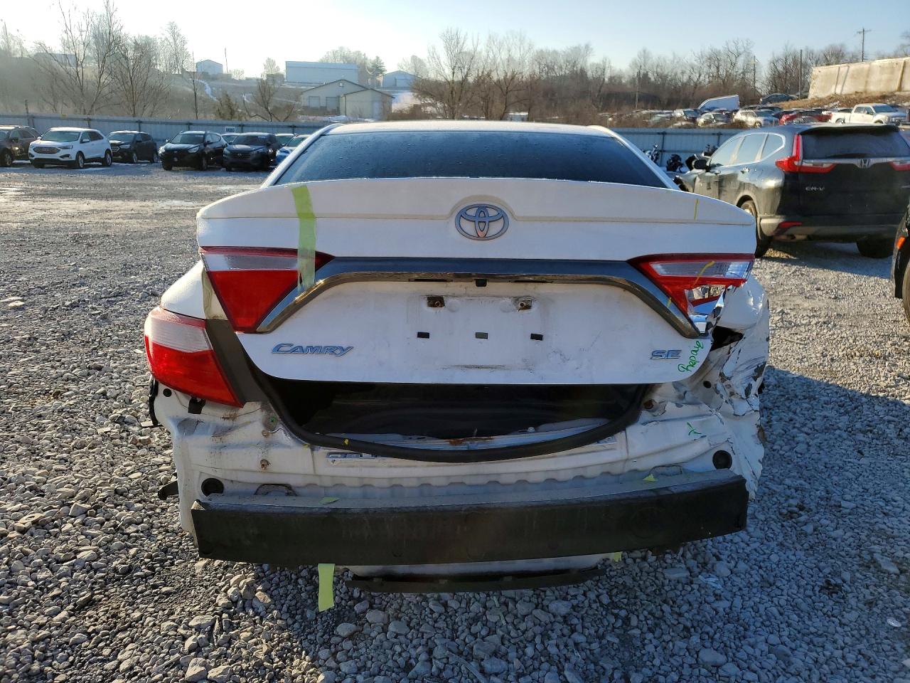 2017 TOYOTA CAMRY LE photo 6