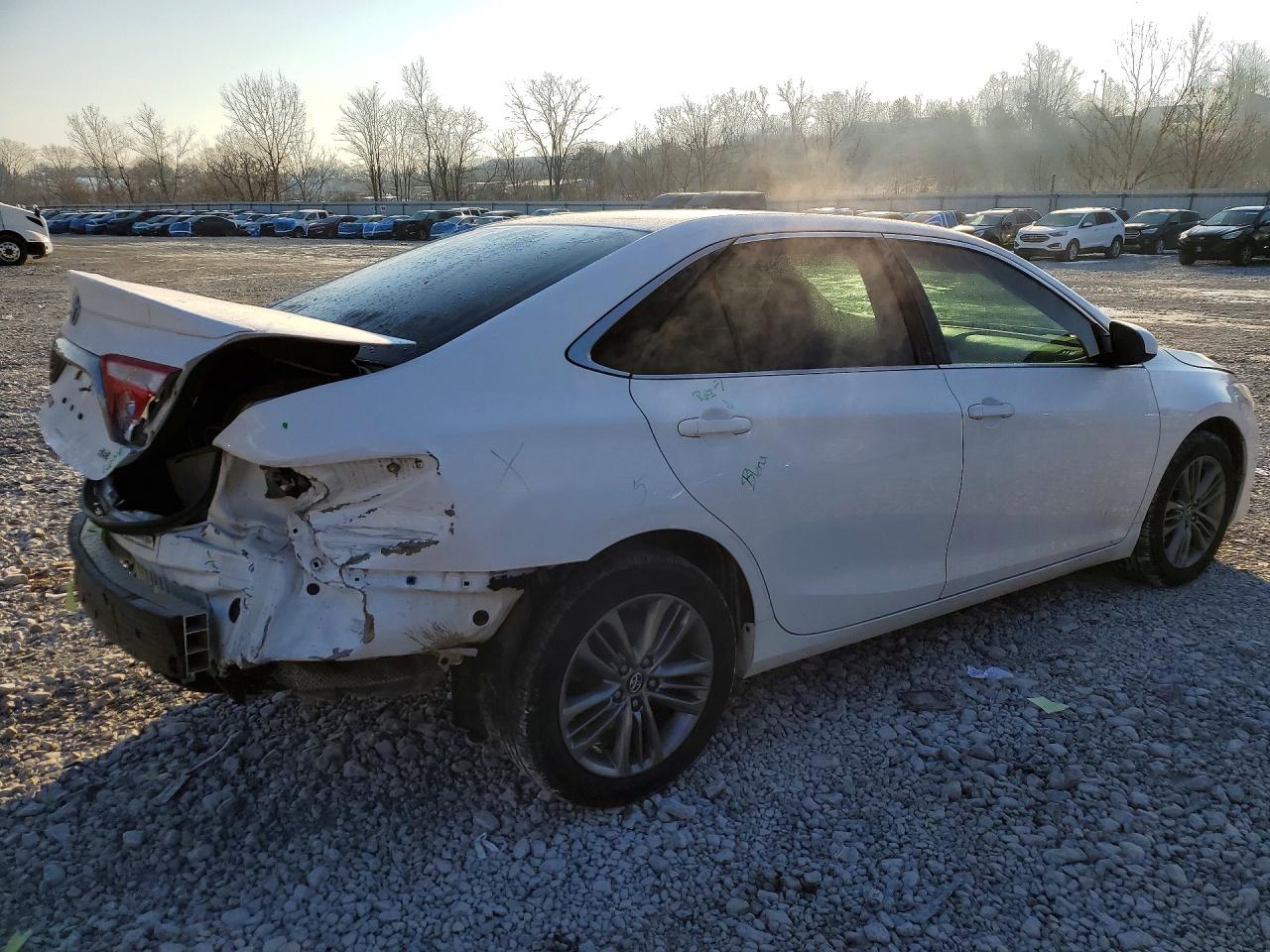 2017 TOYOTA CAMRY LE photo 3