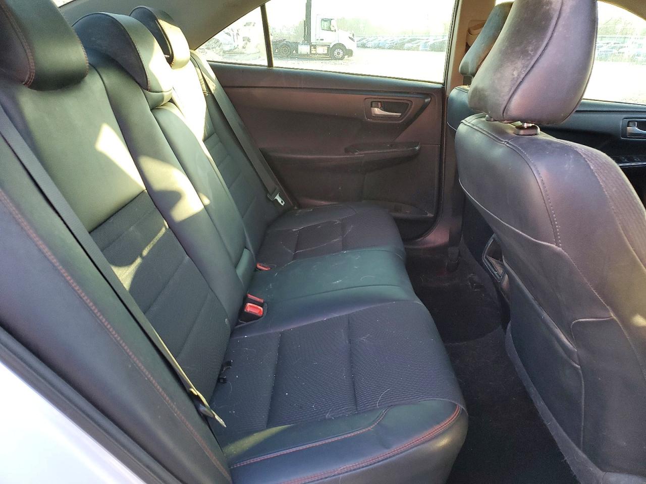 2017 TOYOTA CAMRY LE photo 10