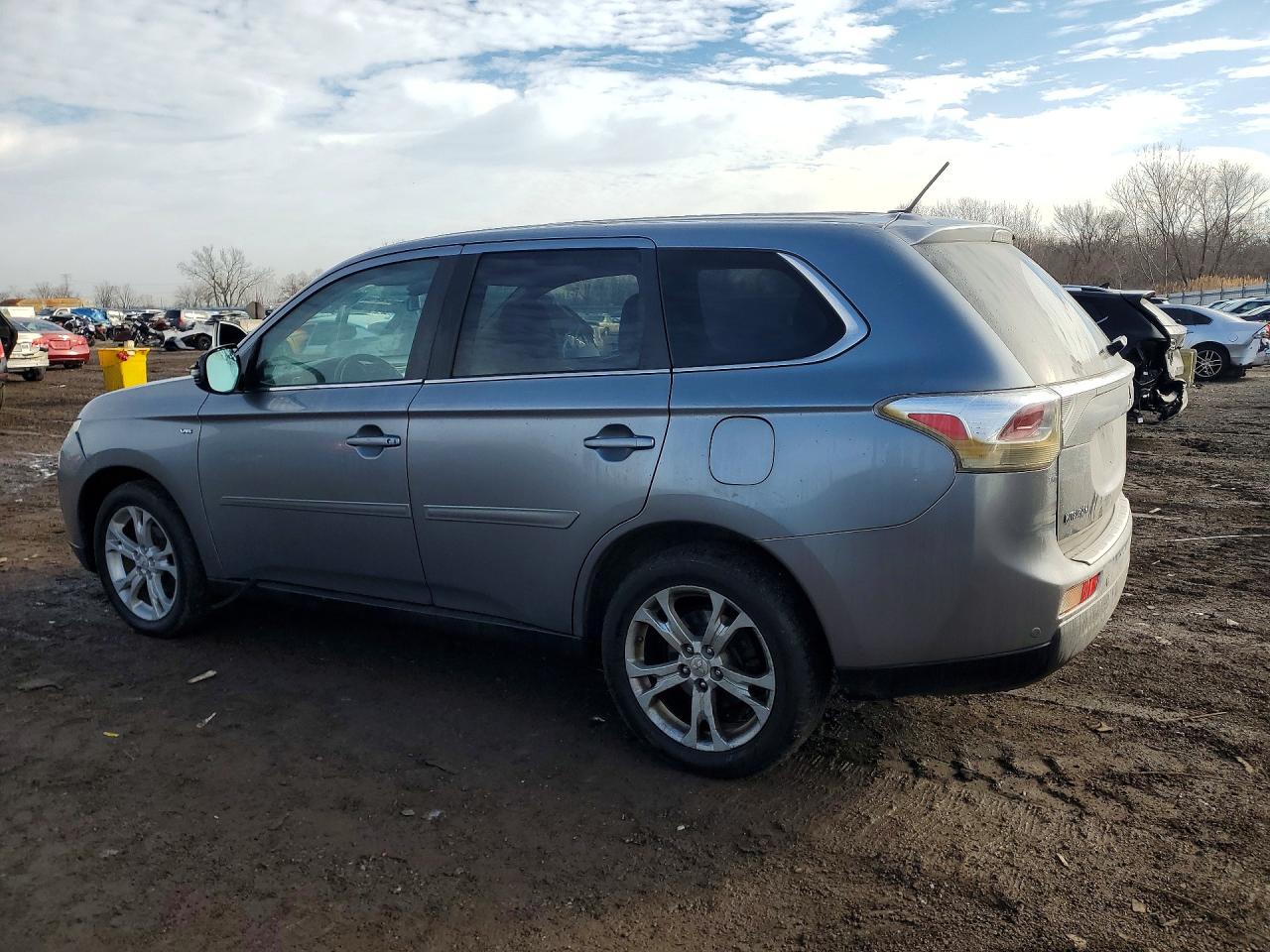2014 MITSUBISHI OUTLANDER GT photo 2