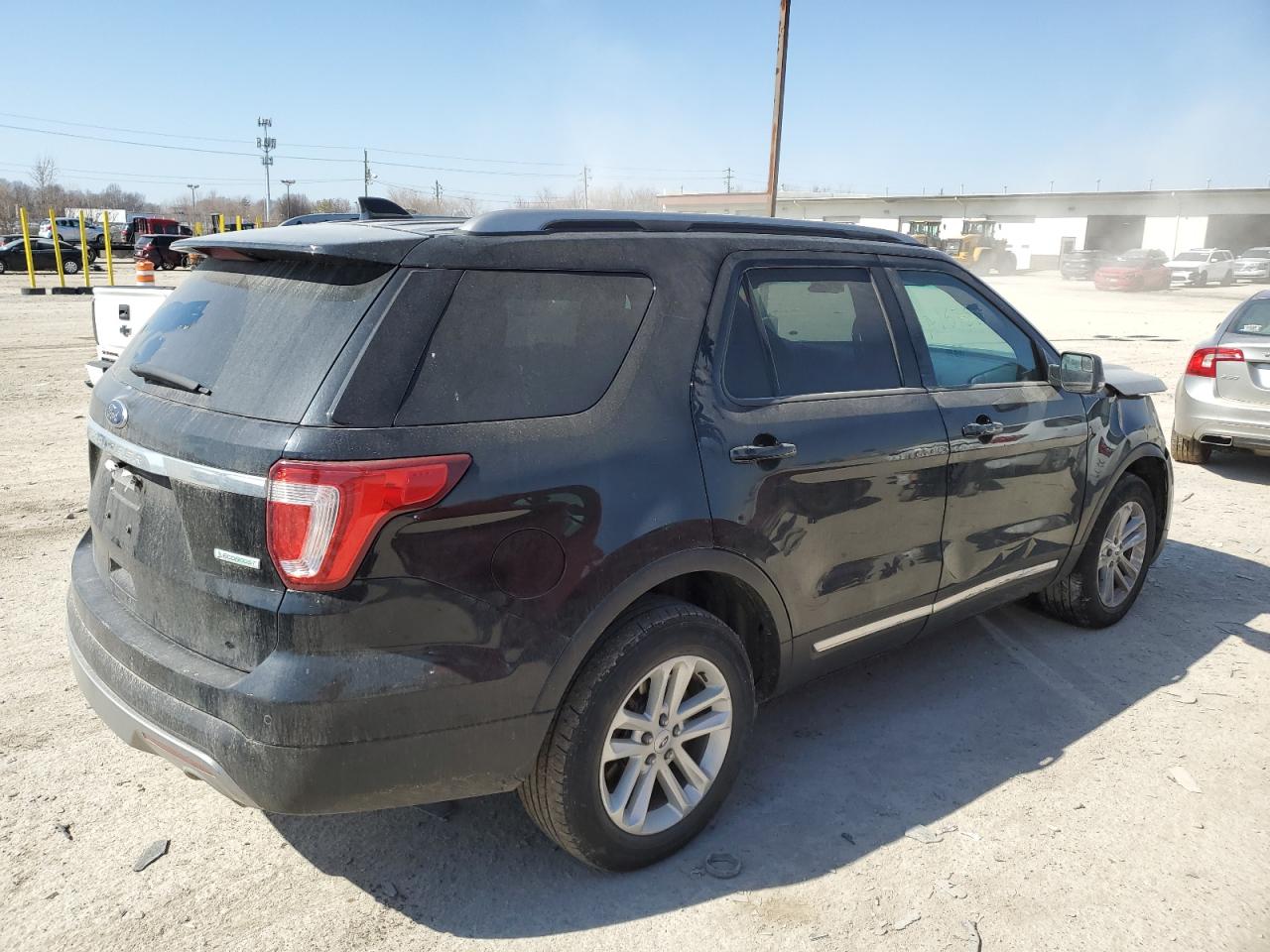 2017 FORD EXPLORER XLT photo 5