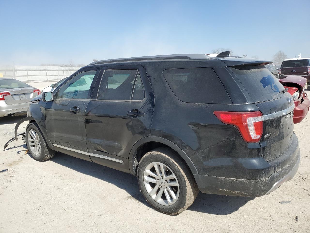 2017 FORD EXPLORER XLT photo 3