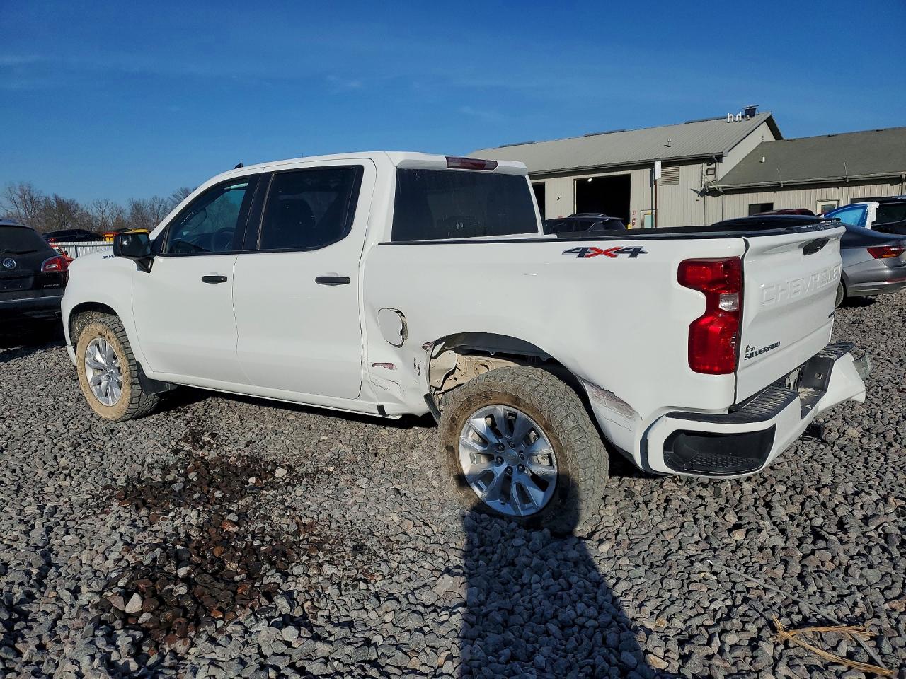 2024 CHEVROLET SILVERADO K1500 CUSTOM photo 3