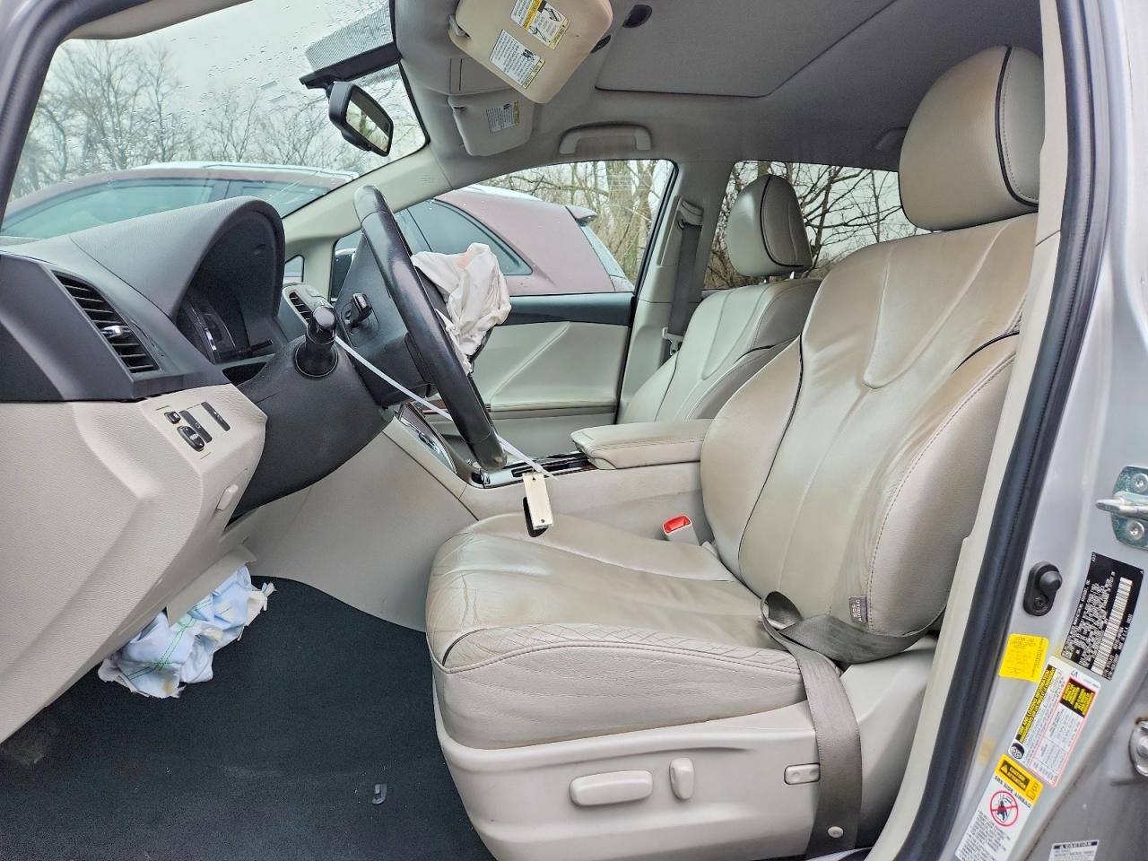 2011 TOYOTA VENZA photo 13