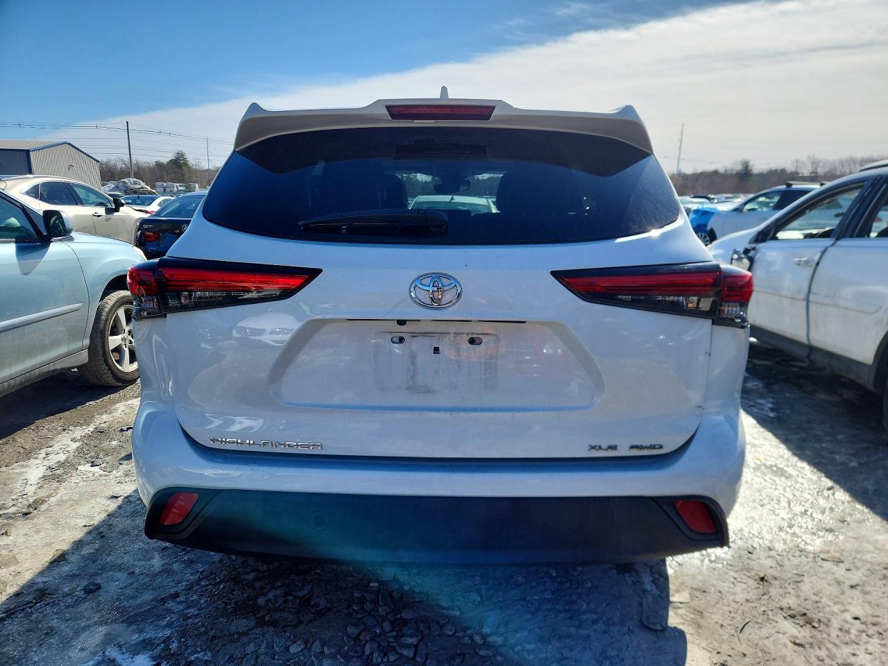 2021 TOYOTA HIGHLANDER XLE photo 6