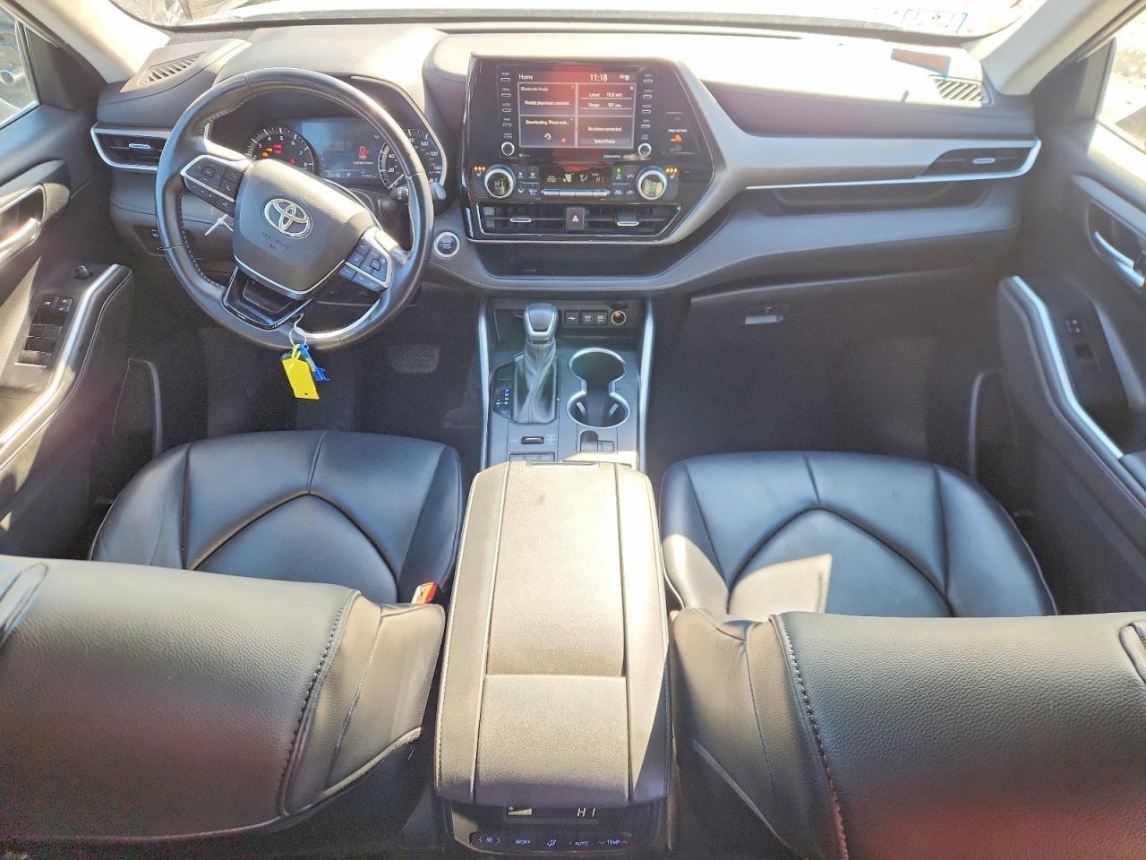 2021 TOYOTA HIGHLANDER XLE photo 8