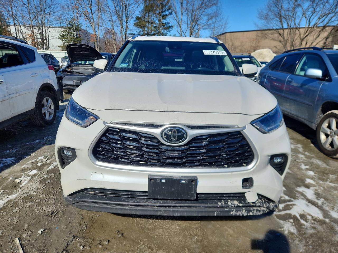 2021 TOYOTA HIGHLANDER XLE photo 5