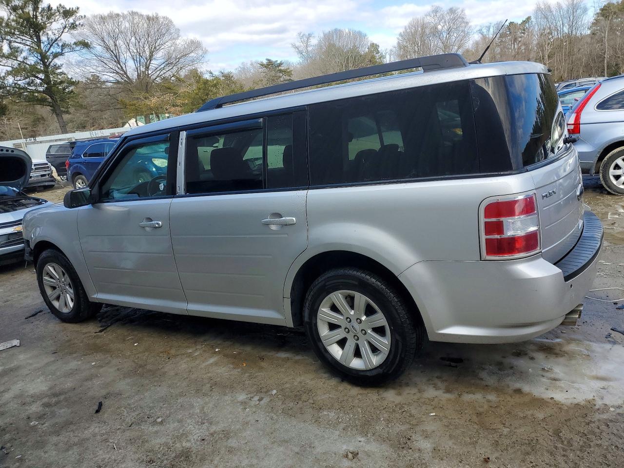 2011 FORD FLEX SE photo 2