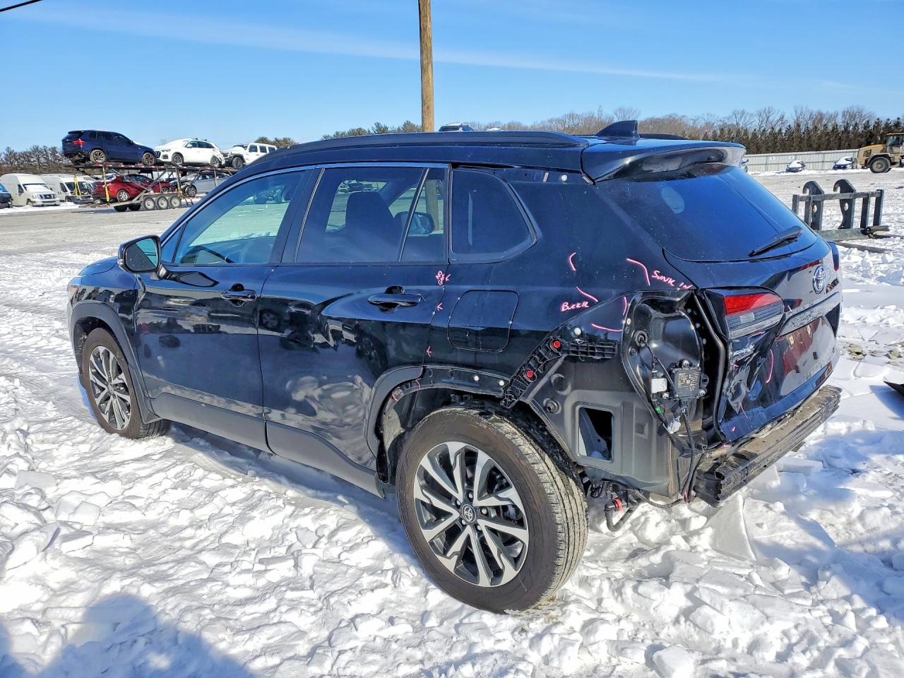 2024 TOYOTA COROLLA CROSS XLE photo 3