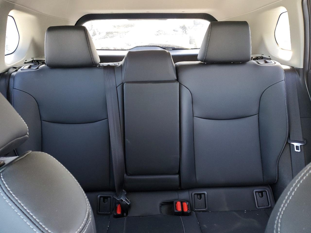 2024 TOYOTA COROLLA CROSS XLE photo 19
