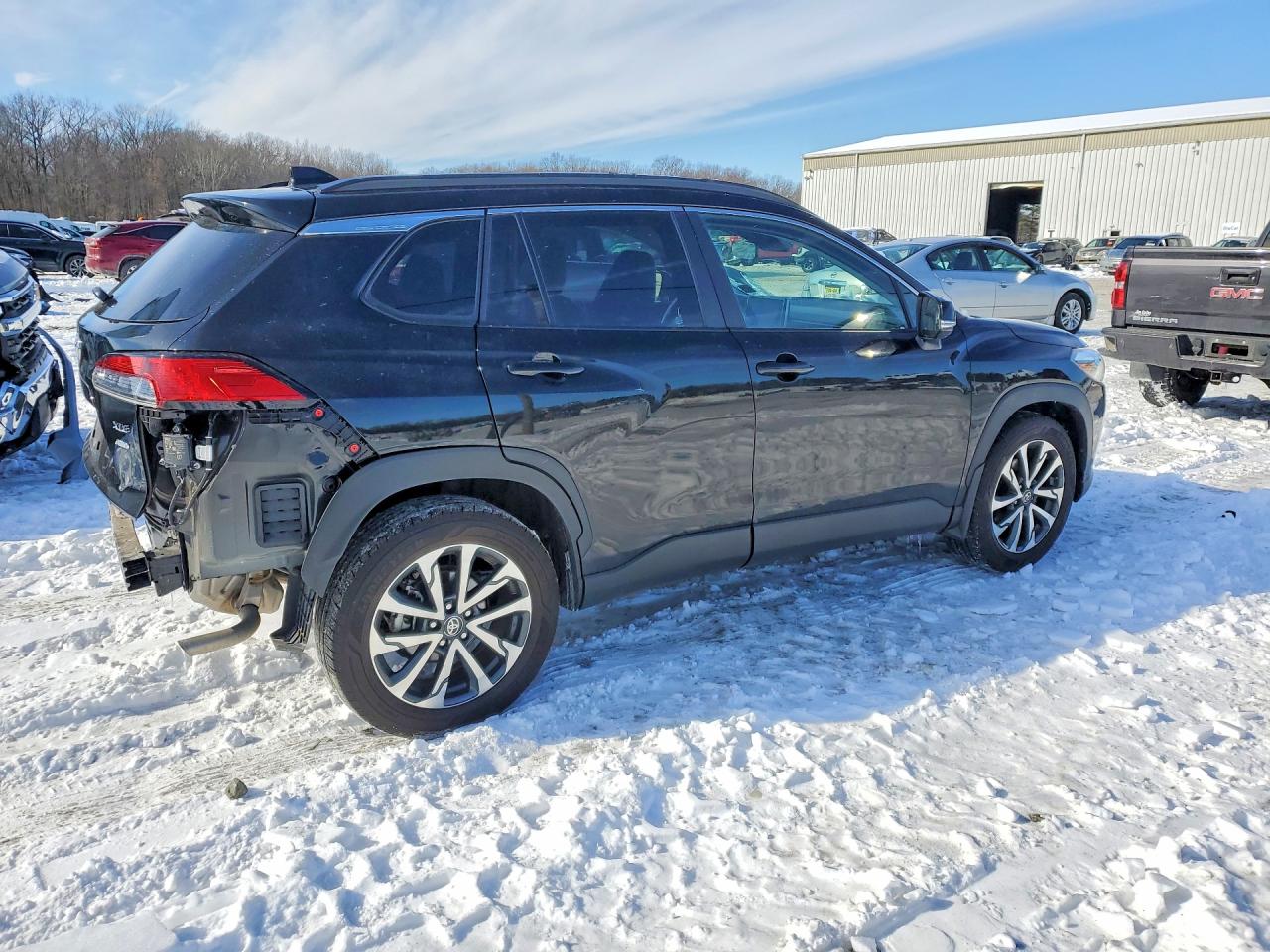 2024 TOYOTA COROLLA CROSS XLE photo 5