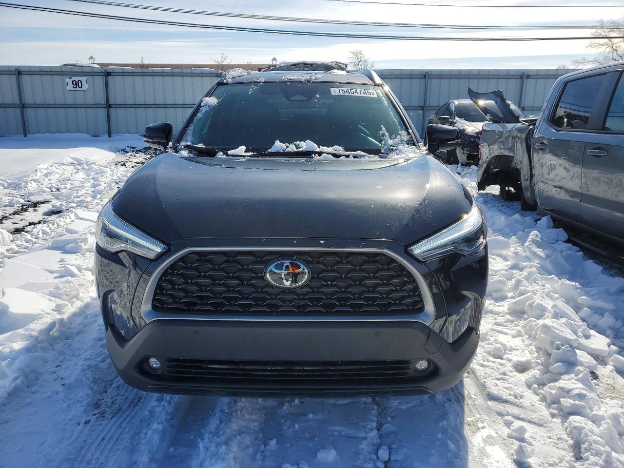 2024 TOYOTA COROLLA CROSS XLE photo 9