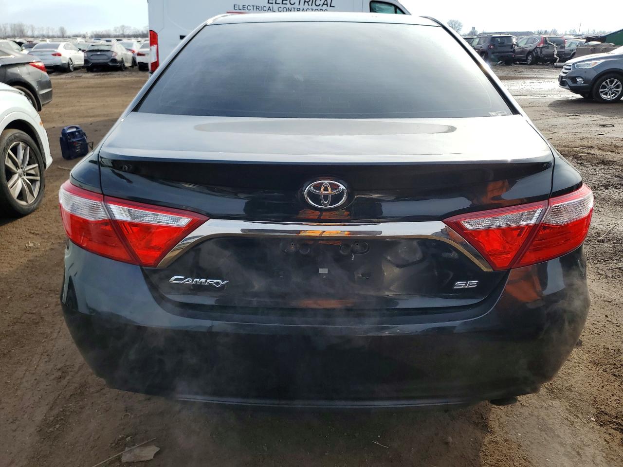 2016 TOYOTA CAMRY SE photo 6