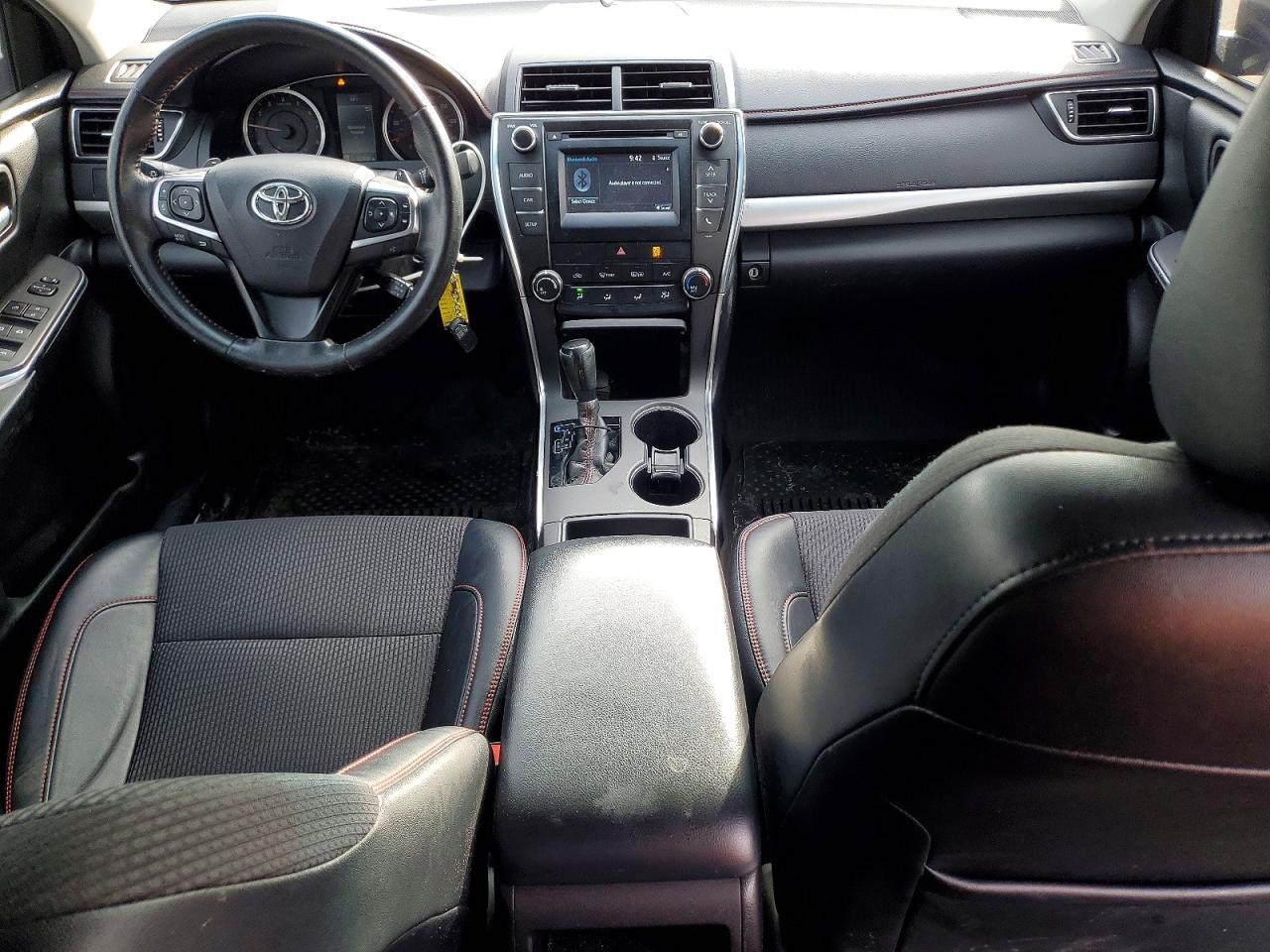 2016 TOYOTA CAMRY SE photo 8