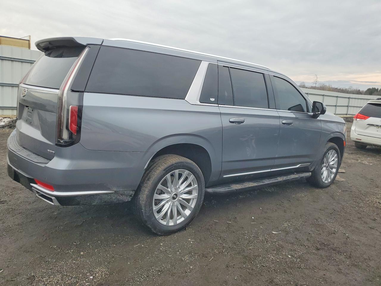 2022 CADILLAC ESCALADE ESV LUXURY photo 3