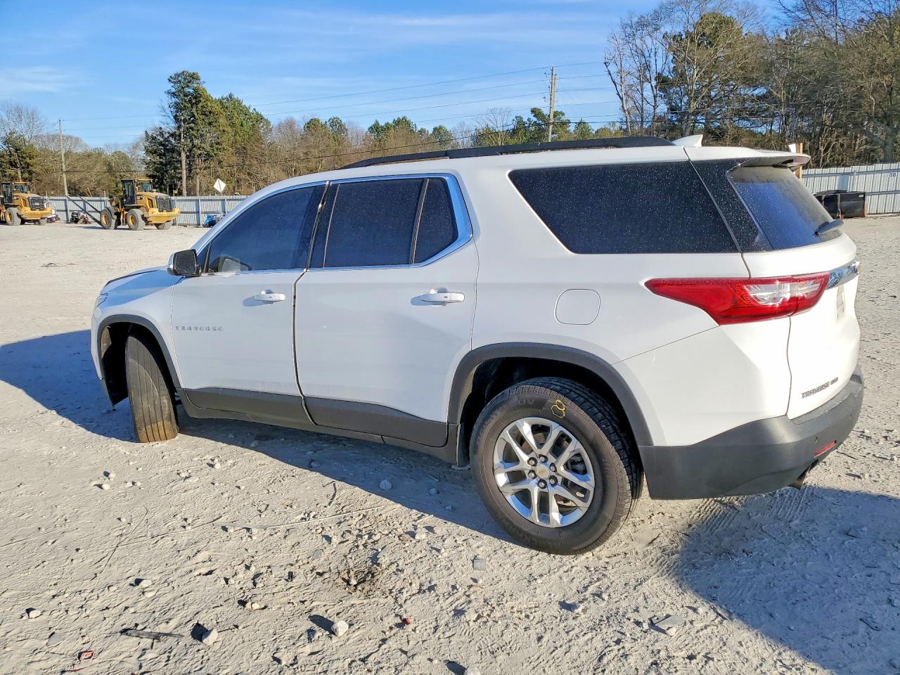 2020 CHEVROLET TRAVERSE LT photo 2