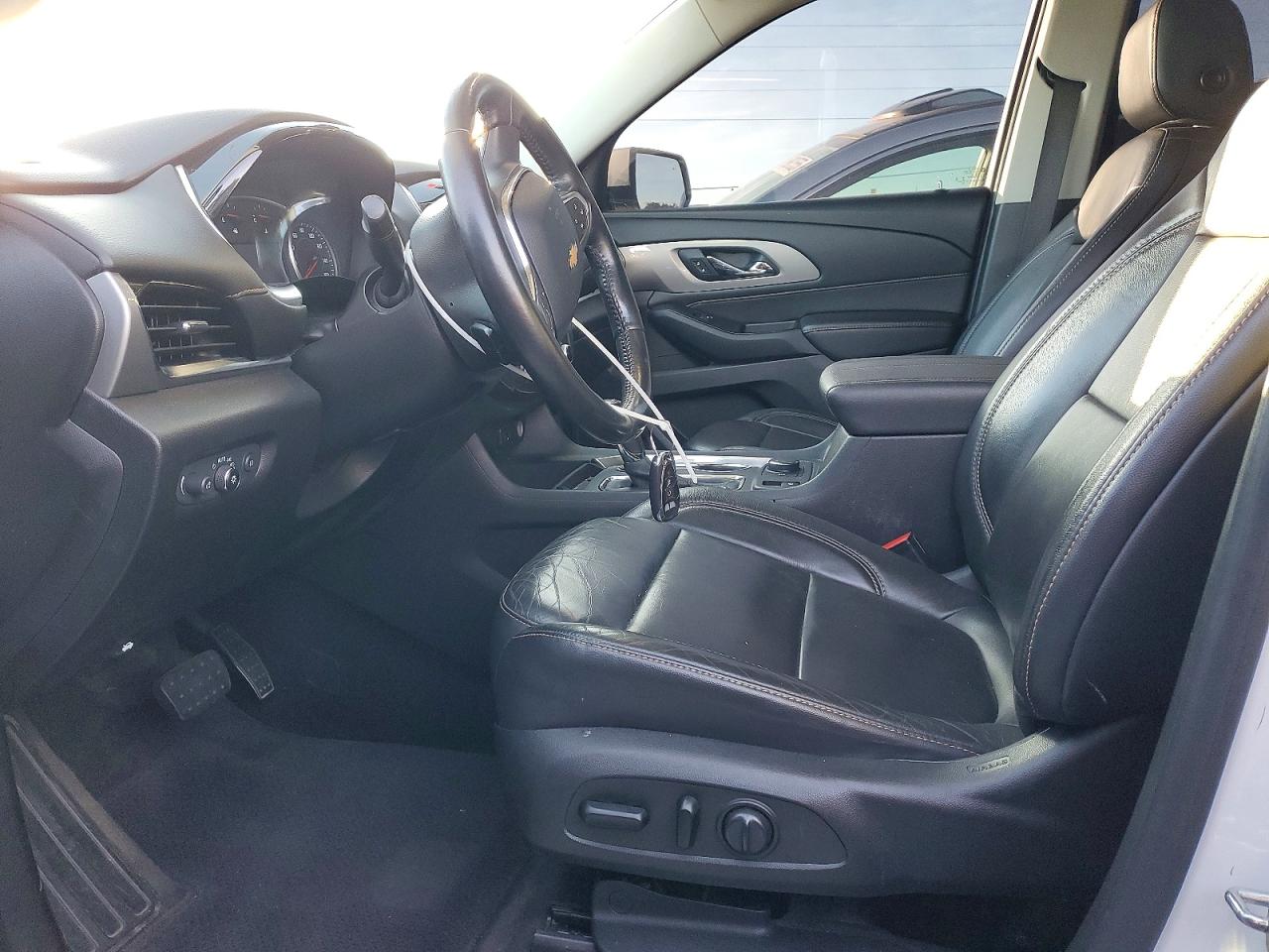 2020 CHEVROLET TRAVERSE LT photo 7
